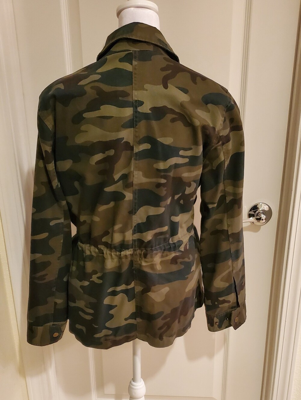 GAP Women's Camouflage Drawstring Utility Jacket - Olive Camo Size- L NWT - Picture 3 of 4